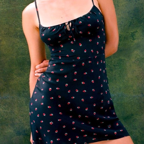 COPY - Realisation Par Inez dress NWOT size small in strawberry print - Picture 4 of 6